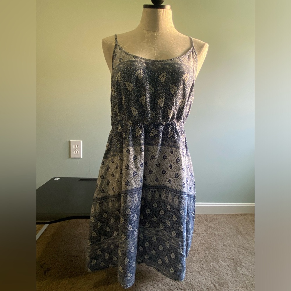 GAP Sleeveless Blue and White Paisley and leaf dress